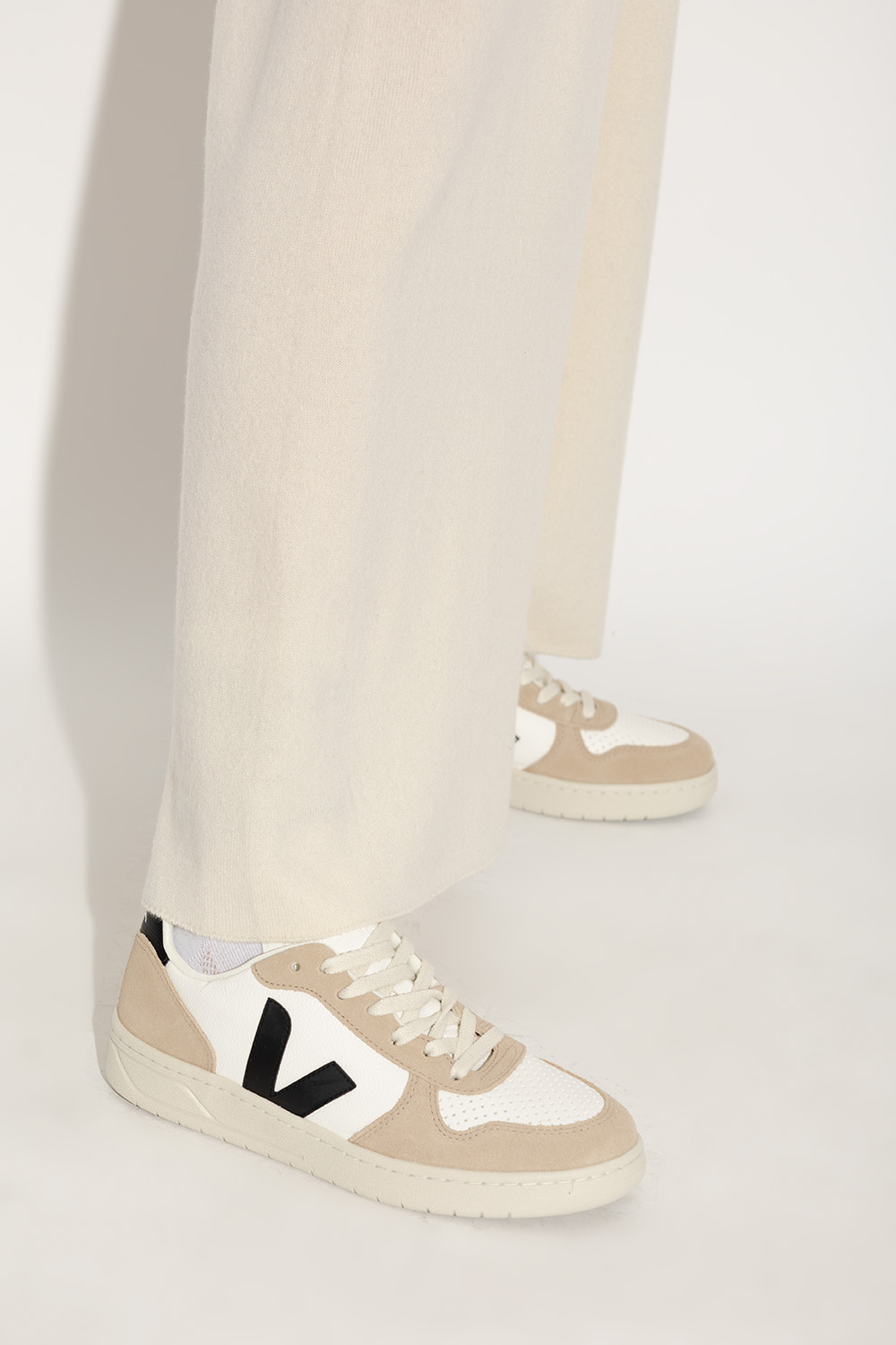 ☆【Veja】☆V-10 CHROMEFREE LEATHER WHITE BLACK SAHAR.A☆ V-10 LEATHER WHITE BLACK SAHARA | VEJA